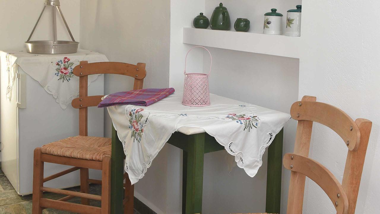 Anemos And Almyra Apartment Kini Екстериор снимка