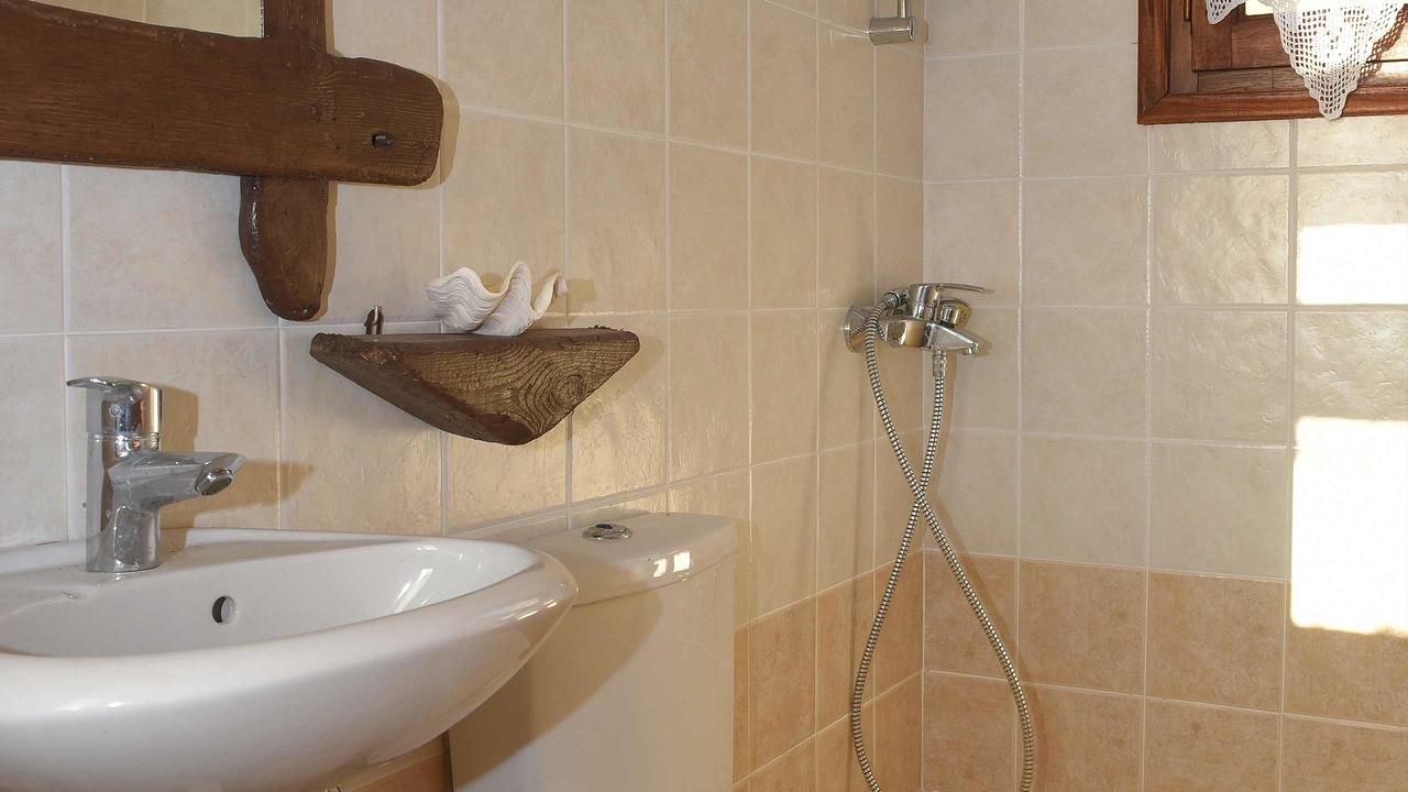 Anemos And Almyra Apartment Kini Екстериор снимка